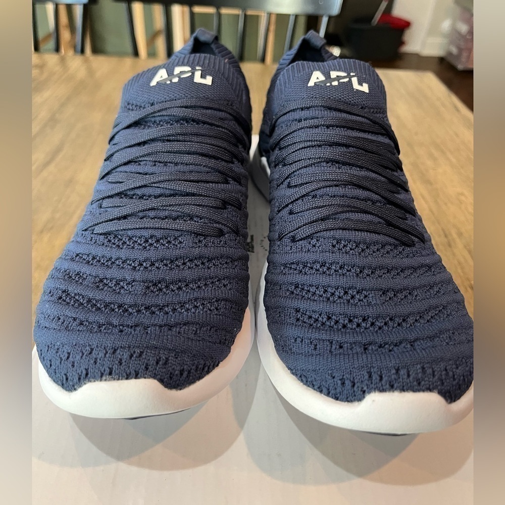 APL TechLoom Wave  Running shoe Men 8 Women 9.5
